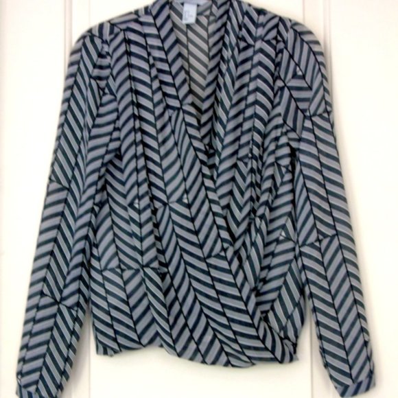 H&M Grey and Black Long Sleeve Patterned Blouse US size 6 - Picture 3 of 10